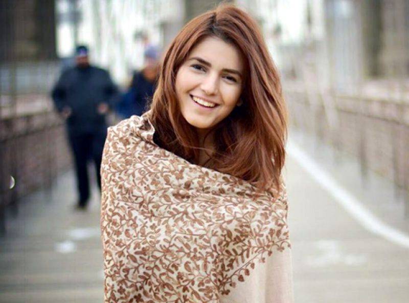 مومنہ مستحسن کا لائیو انٹرویو یادگار لمحہ ڈراؤنے لمحے میں تبدیل
