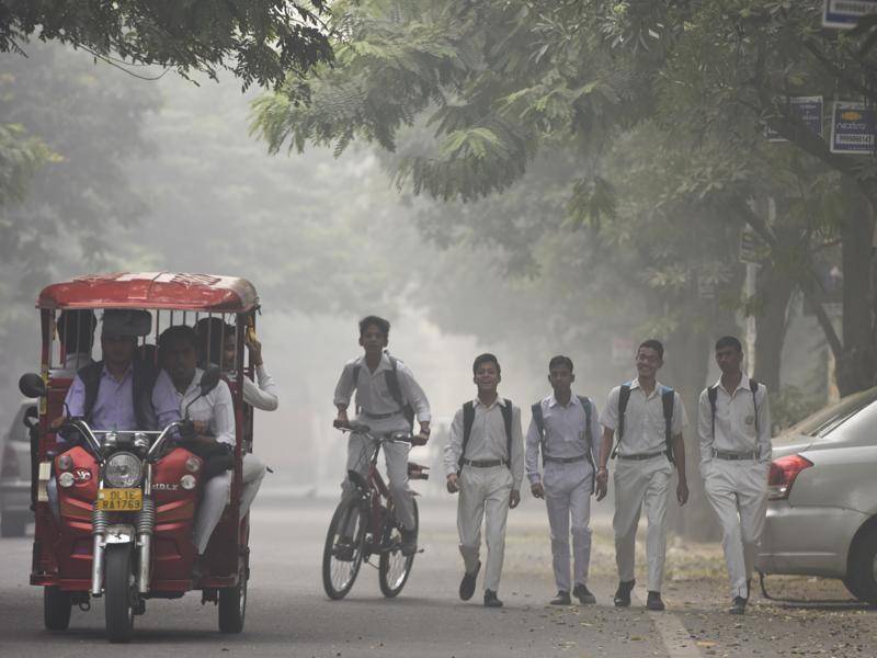 سموگ سے بھارت میں سینکڑوں سکول بند، دہلی میں رانجی ٹرافی کے 2 میچ منسوخ