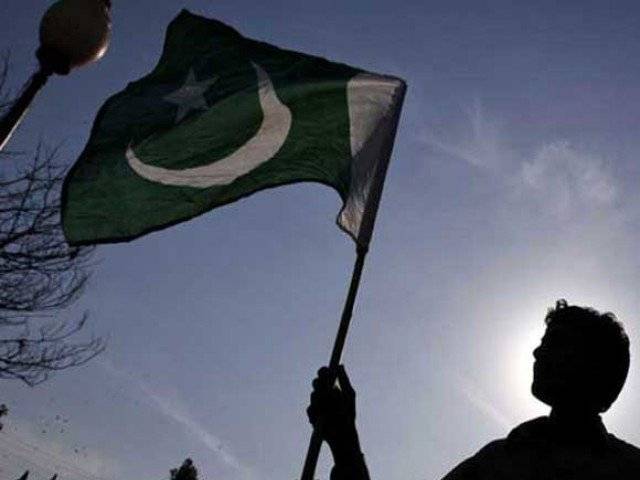 بھارتی ریاست اترپردیش میں بل زیادہ آنے پرشہری نے پاکستانی پرچم لہرادیا