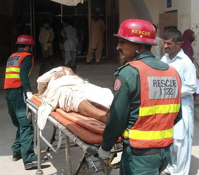 جہلم میں بس الٹنے سے 24 مسافر زخمی