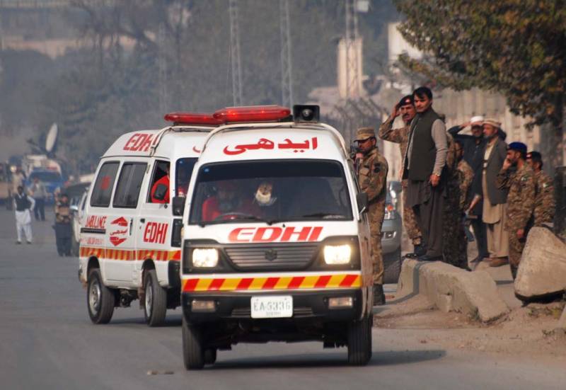 کراچی: پانی کا ٹینکر شیر شاہ پل سے نیچے جا گرا، 1 شخص جاں بحق 6 زخمی