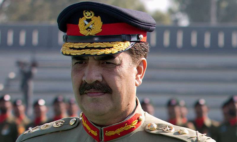 آرمی چیف جنرل راحیل شریف سول اسپتال کراچی پہنچ گئے
