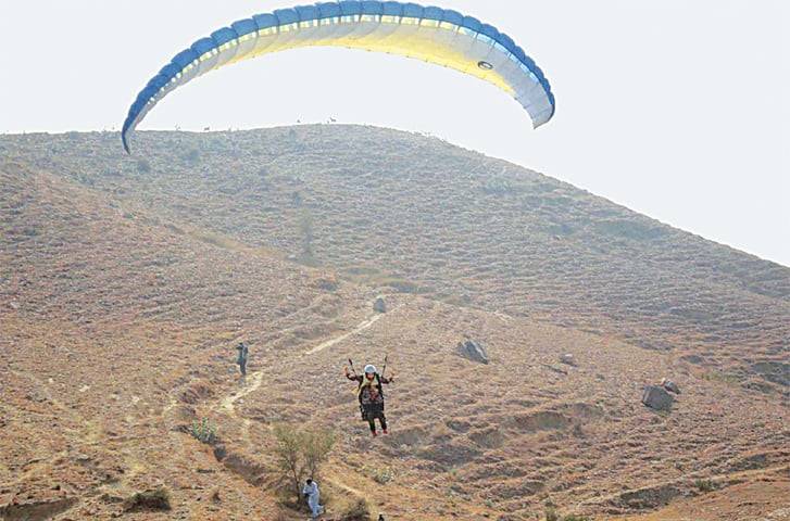 خیبر پختونخوا میں پہلے پیرا گلائڈنگ مقابلے کا انعقاد