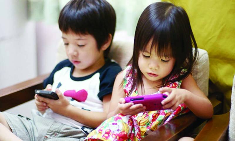 اسمارٹ فون بچوں کو ’’نشے‘‘ کا عادی بنانے کا سبب قرار
