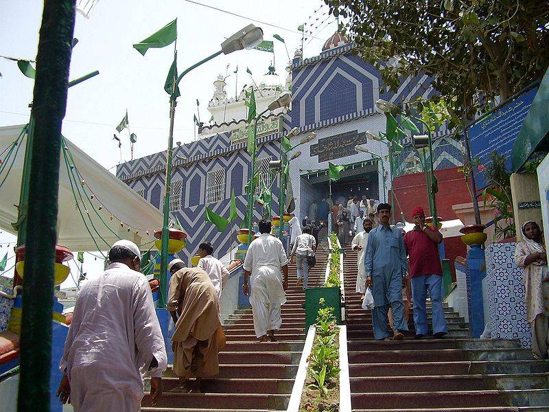 حضرت عبداللہ شاہ غازی کے مزار پر مشکوک بیگ کی اطلاع