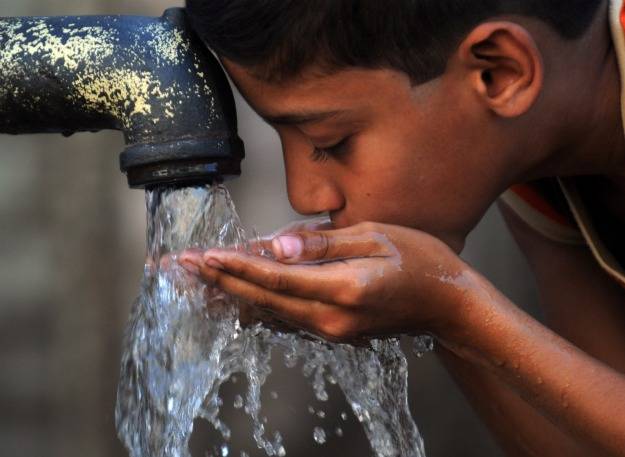 لاہورکےعوام قانونی طور پر مضر صحت پینے کا پانی استعمال کرنے پر مجبور