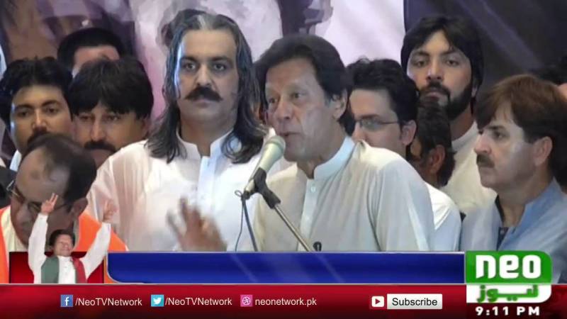 پی ٹی آئی کاکنونشن؛کارکنان آپس میں ہی لڑپڑے،کپتان پریشان 