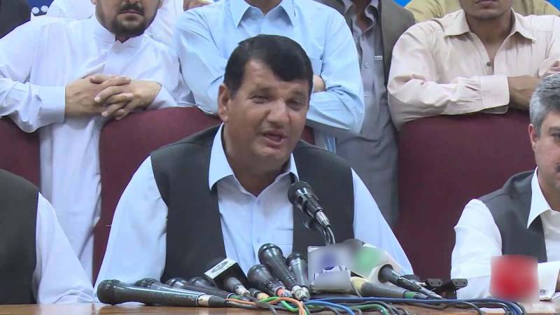 عمران خان خیبرپختونخوا کے مینڈیٹ کاغلط استعمال کررہے ہیں، امیر مقام