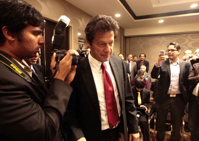 دعا کریں تیسری شادی کامیاب ہو: عمران خان