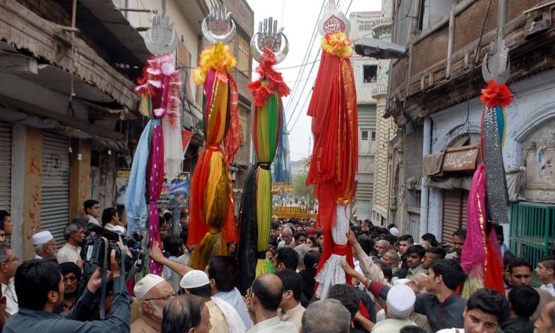 پشاور:چہلم حضرت امام حسین کاجلوس محلہ حسینیہ سے برآمد ہوکرامام بارگاہ ست گراں پر اختتام پذیر