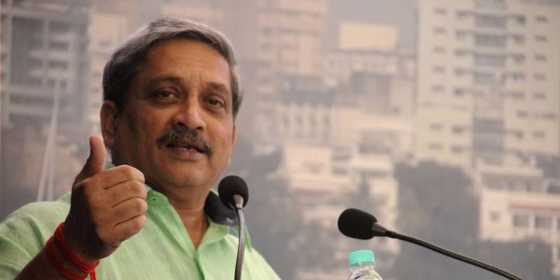 ’جس کے پاس کلاشنکوف دیکھو، اسے گولی مار دو ‘ بھارتی وزیر دفاع