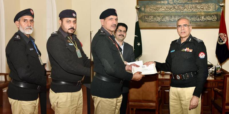 20لاکھ روپے رشوت ٹھکرانے پرایس ایچ او سمیت 2پولیس اہلکاروں کیلئےنقدانعام و تعریفی اسناد