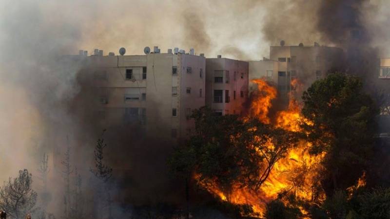 اسرائیلی شہر میں آگ پر قابو نہ پایا جا سکا، 80 ہزار شہری بے گھر