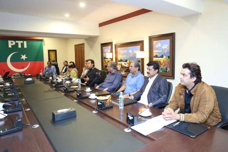 تحریک انصاف کی میڈیا کمیٹی کا اجلاس، اپوزیشن سے رابطوں کی حکمت عملی پر غور
