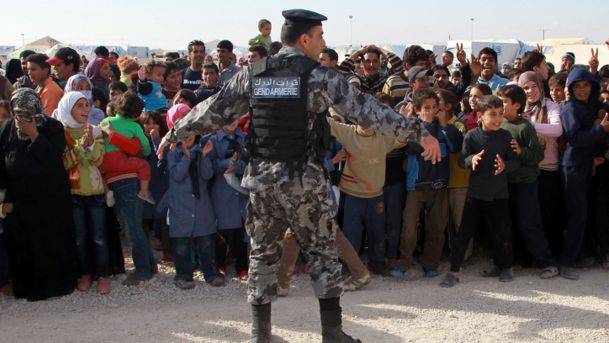 اردنی سرحد، ہزاروں شامی پناہ گزین امداد کے منتظر