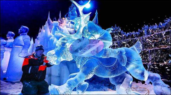 بیلجئیم میں برف سے مجسمہ سازی کاسالانہ میلہ