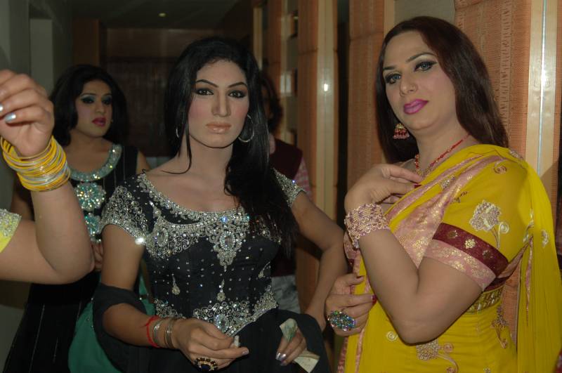 سعودی سفارت خانے نے خؤاجہ سراوں پر عمرے کی پابندی کی تردید کر دی، خؤاجہ سراوں کا خیر مقدم