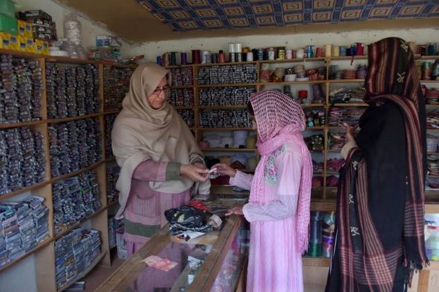 آزاد کشمیر کے علاقے راولا کوٹ کے قریب13دکانوں پر مشتمل ایک ایسی مارکیٹ قائم ہے جہاں دکاندار اور خریدار دونوں ہی خواتین ہیں۔