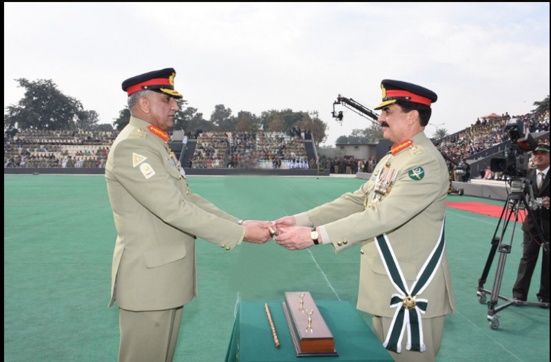 جنرل راحیل نے آرمی کی کمان جنرل قمر باجوہ کے حوالے کردی