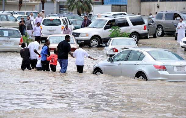 سعودی عرب : شدید بارشیں اور سیلاب، سات افراد ہلاک