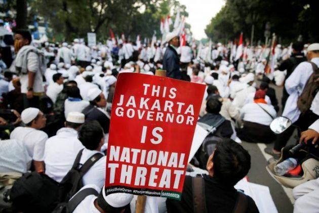 جکارتہ: متنازعہ مسيحی گورنر کے خلاف ڈيڑھ لاکھ افراد سڑکوں پر