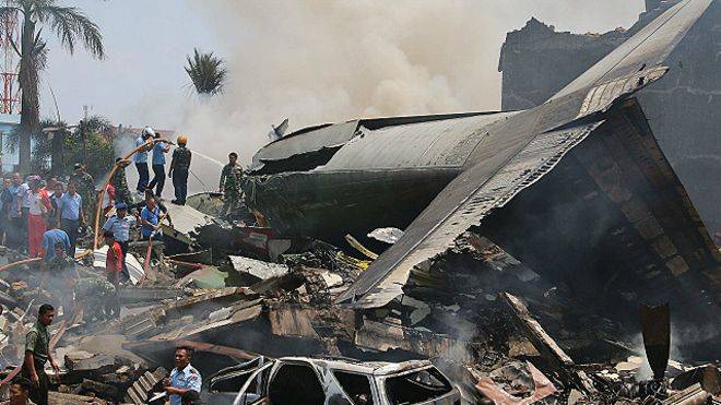 انڈونیشیا کا ایک اور طیارہ گر کر تباہ