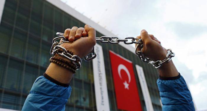 ترکی میں 14 یونیورسٹی اساتذہ کو جیل بھیج دیا گیا