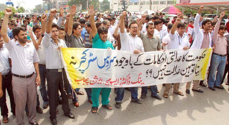 ینگ ڈاکٹرز نے دس دسمبر سے پنجاب بھر میں آؤٹ ڈور میں ہڑتال کا اعلان کر دیا 