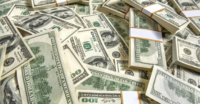 ڈالر کی قیمت قابو میں رکھنے کےلئے خریداری کی حد مقرر