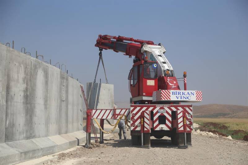 ترکی شام کی سرحد پر دیوار 2017ءمیں مکمل کرنے کے لیے پرعزم