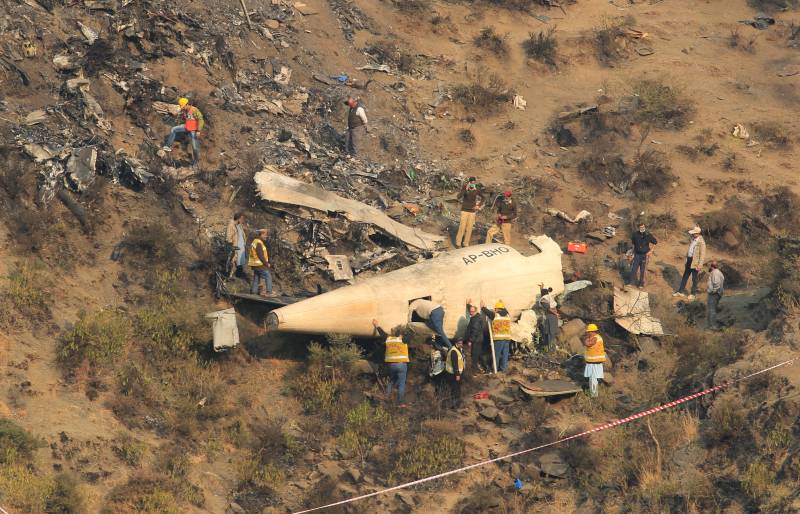طیارہ حادثہ، پی آئی اے کی لواحقین سے مدد کی اپیل