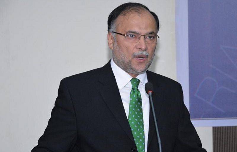 سی پیک کے تحت بلوچستان میں لگنے والے منصوبوں کا فائدہ بلوچستان کو ہی گا، احسن اقبال 