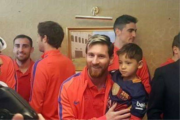 6 سالہ افغان بچے کی بالاخر خواہش پوری ، فٹبال کے عظیم کھلاڑی لیونیل میسی سے ملاقات