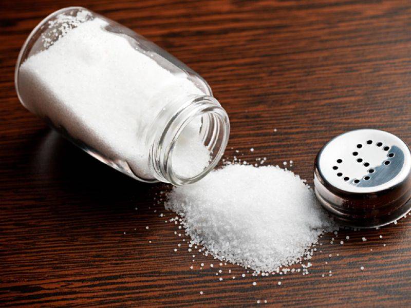 نمک کھانے سے آپ کا بلڈ پریشر ہی نہیں بڑھتا بلکہ یہ چیز بھی بڑی ہوجاتی ہے.