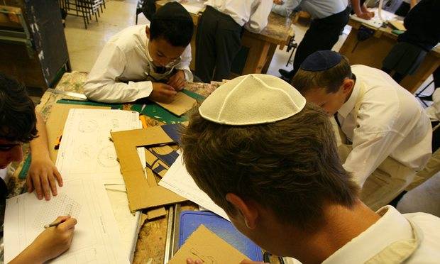 دنیا بھر میں یہودی سب سے زیادہ اور مسلمان سب سے کم پڑھی لکھی قوم ہیں
