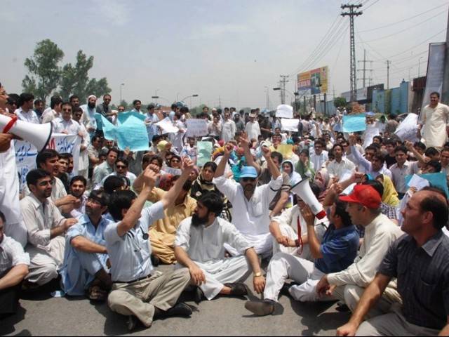  احتجاج کا چسکا : ینگ ڈاکٹرز نے اوپی ڈیز بند کرکے ہڑتال کو معمول بنالیا 