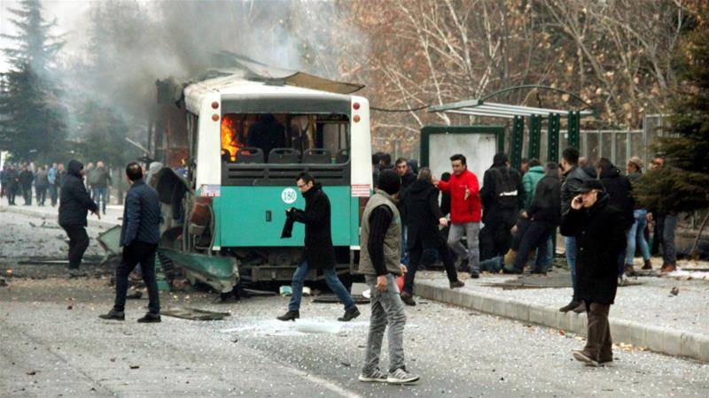 ترکی میں دھماکہ، دہشت گردوں نے یونیورسٹی کے باہر فوجی بس کو نشانہ بنا دیا 