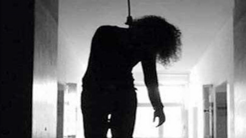 میرٹھ: ماں نے بچوں کو سکول بھیج کر خود کشی کر لی