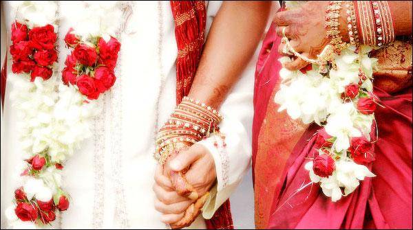 بھارت میں ہندو نے خاتون 11 شادیاں رچا ڈالیں،وجہ انتہائی حیران کن