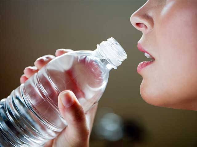 پانی کی بوتلیں بہت جلد جراثیم سے بھرجاتی ہیں، تحقیق