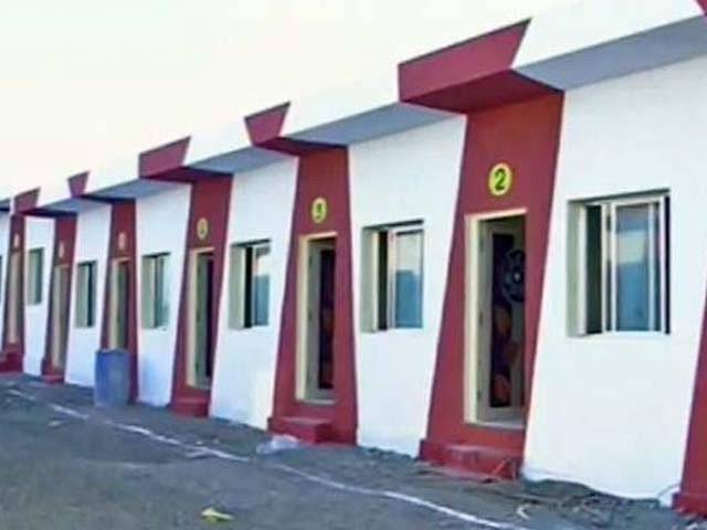 بھارتی تاجر کا بیٹی کی شادی پر بے گھر افراد کو مکان کا تحفہ