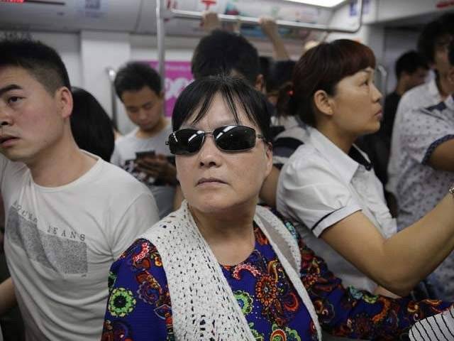 چین میں بے وفا شوہروں کی جاسوسی کیلیے خاتون نے دفتر کھول لیا