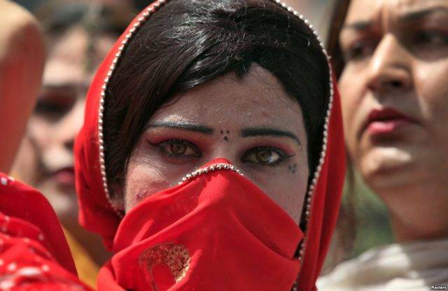 بونیر میں‌ خواجہ سراؤں‌ کے ناچ گانوں پر پابندی عائد