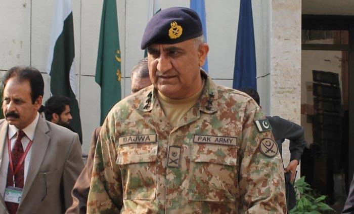 آرمی چیف جنرل قمر جاوید باجوہ کا آئی ایس پی آر دفتر کا دورہ