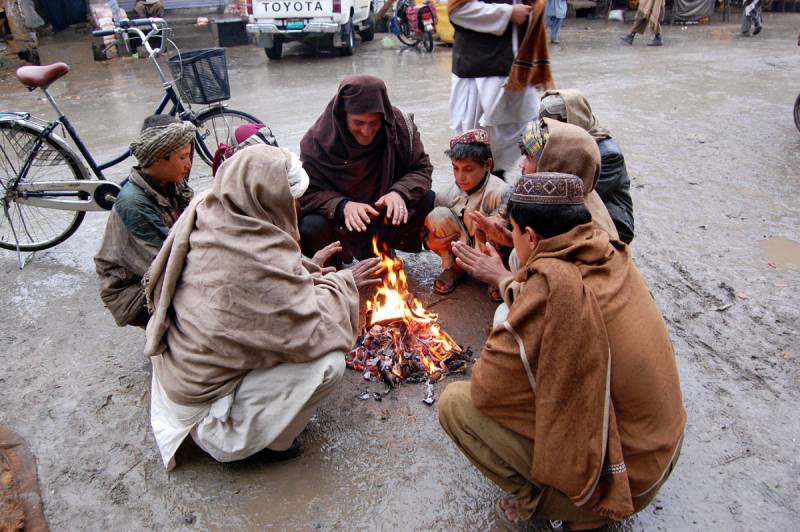  ملک کے بیشتر علاقوںمیں سردا ور خشک موسم کی لہر برقرار،عوام بارش کی بوند بوند کو ترس گئے 