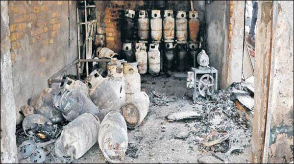 گیس سیلنڈر دھماکے میں ایک ہی خاندان کے 8 افراد جھلس گئے ،چا ر کی حالت انتہائی نازک 