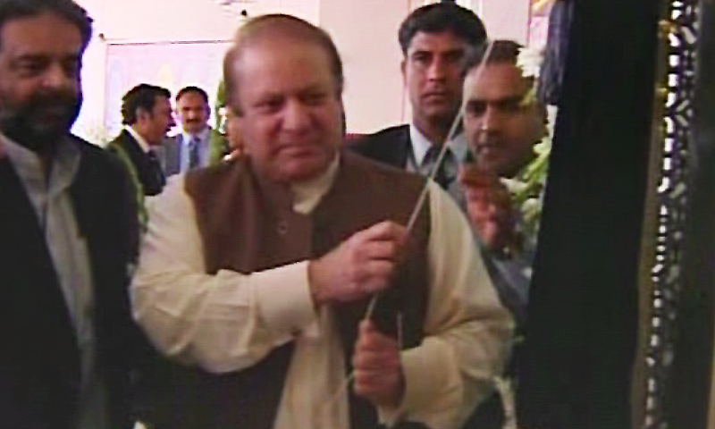 میانوالی: چشمہ پاور پلانٹ تھری بجلی کی پیداوار کے لیے تیار ، وزیر اعظم نواز شریف نے افتتاح کردیا 