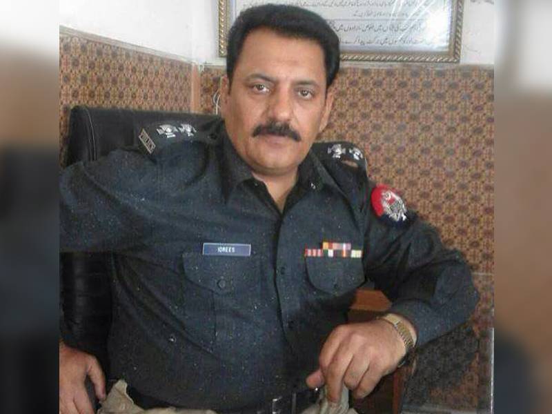 پولیس کا سابق ایس ایچ او کے قحبہ خانہ پر چھاپہ،11خواتین سمیت20افراد گرفتار