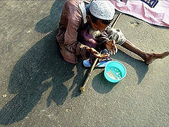 پولیس کے خلاف بھکاری ایکشن میں،مظالم سے تنگ ایک بھکاری کا آئی جی سندھ کو خط