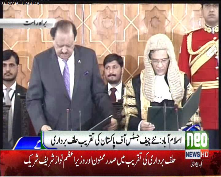 جسٹس ثاقب نثار نے چیف جسٹس آف پاکستان کے عہدے کا حلف اٹھا لیا